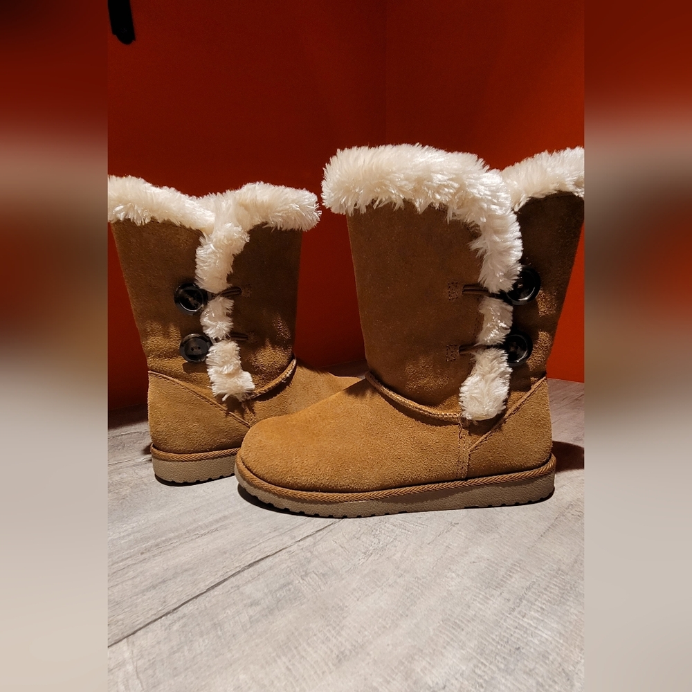 Cozy Tan Winter Boots with Faux Fur Lining
